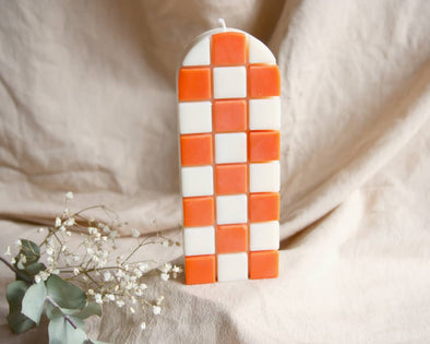 Bougie originale cadeau décorative damier orange fait main